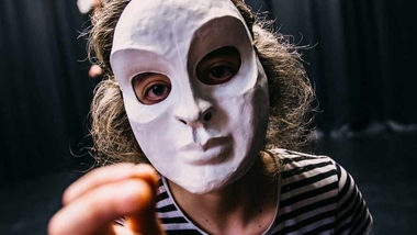 práce s maskou, ilustrační foto Terezie Fojtová