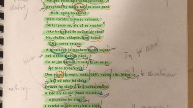 Poznámky ve scénáři herce Pavla Čeňka Vaculíka, inscenace Amfitryon, NdB, 2021