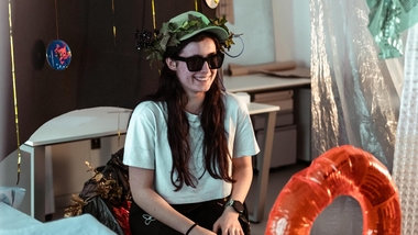 Brýle a čepice jako kostým či maska, z workshopu programu #buďjamák 2024, foto: Dominika Prášková